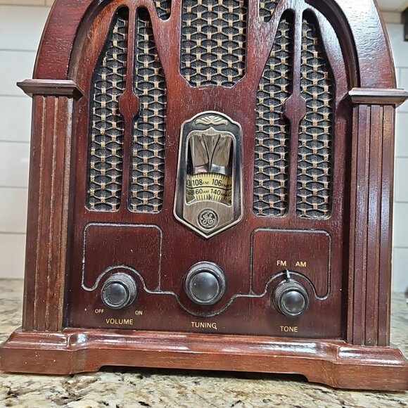 General Electric GE Model 7-4100JA Retro Cathedral AM/FM Radio Great Sound Read - Picture 12 of 12